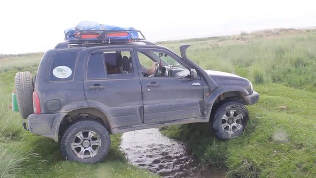 Suzuki Grand Vitara через ручей смотреть онлайн