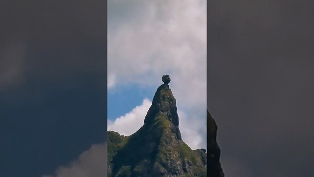 Маврикий. Камень на горе?