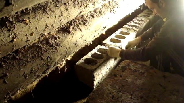 Шлакоблоки кладка под старый дом возвидение под брёвна.