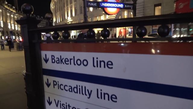 Exploring Piccadilly Circus In London смотреть онлайн