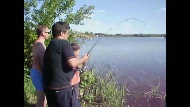 Егорка поймал сома в Манитобе,2011г.avi смотреть онлайн