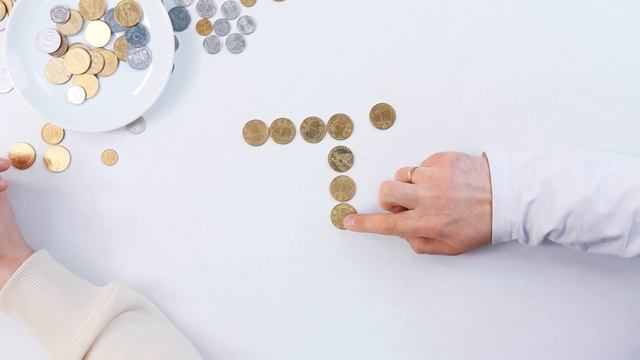 TRY TO GET A COIN WITHOUT TOUCHING THE GLASS | Cool Bar bets смотреть онлайн
