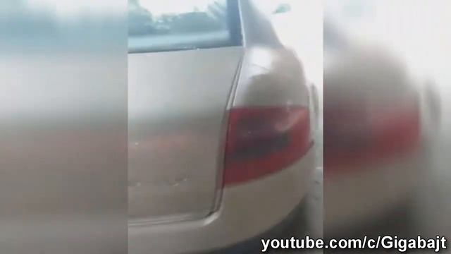 Audi A6 c5 2.5 TDI V6 rough start + revs смотреть онлайн