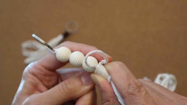 DIY Macrame Keychain / 마크라메 열쇠고리 / マクラメ / Макраме / Macramé / Makramee / makrome / ঝালর / म्याक्राम смотреть онлайн