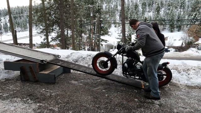 Moving motorcycles in the dead of winter! смотреть онлайн