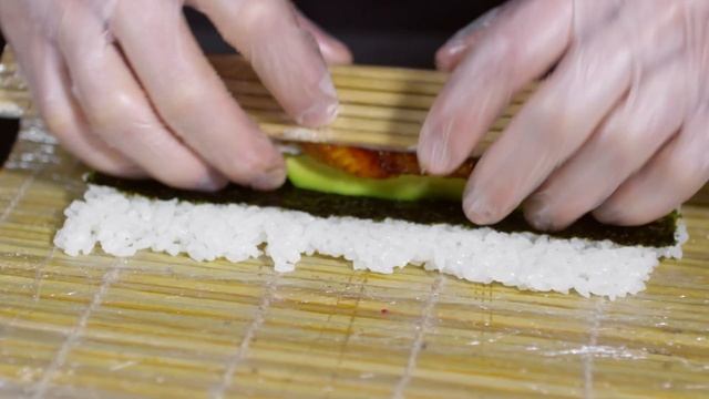 Как правильно крутить роллы! смотреть онлайн