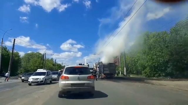 Горит Мусоровоз район Автовокзала ул.Станкостроителей. г.Иваново смотреть онлайн