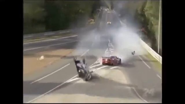 Zender Man flips his Toyota TS030 Hybrid and he collided with his sockpuppet Lucas Aaron смотреть онлайн