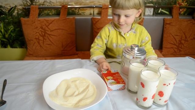 Как сварить МАННУЮ КАШУ БЕЗ КОМОЧКОВ? По силам даже ребенку. Простой рецепт. ПОЛЕЗНЫЕ СОВЕТЫ MIX. смотреть онлайн