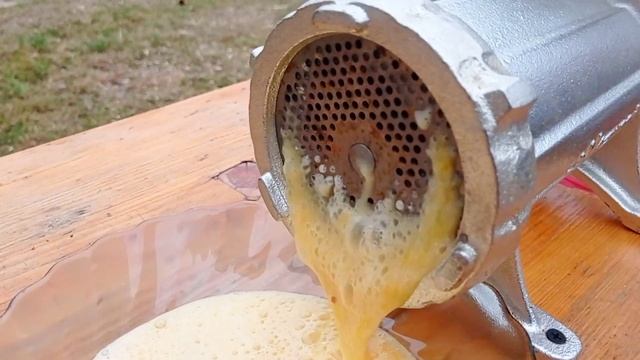 EXPERIMENT! EGGS VS MEAT GRINDER смотреть онлайн