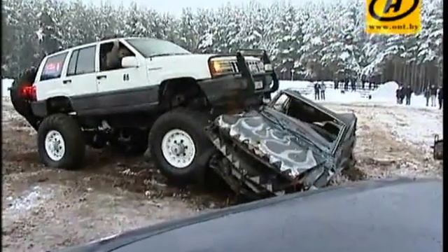 Автобитва в Радошковичах. 'Жигули' мнут бигфутом! смотреть онлайн