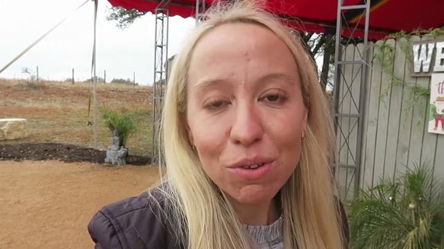 I Spent Christmas Eve With Elephants!!! смотреть онлайн