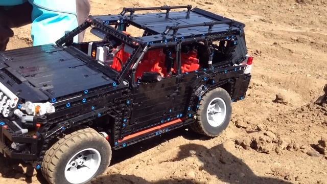Motorized LEGO Technic Toyota Prado 150. Outdoor drive. смотреть онлайн