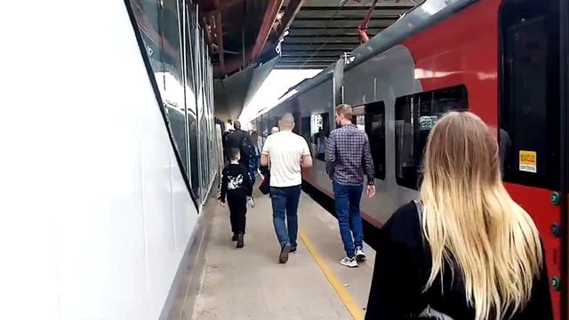 Ласточка Экспресс Москва СТ КРЮКОВО, с дуру поставили на платформу номер 4 новую смотреть онлайн