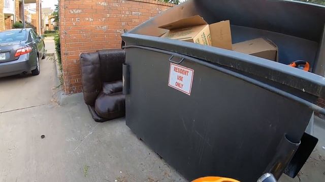 In Search of College Kid Trash Cash Dumpster Diving смотреть онлайн