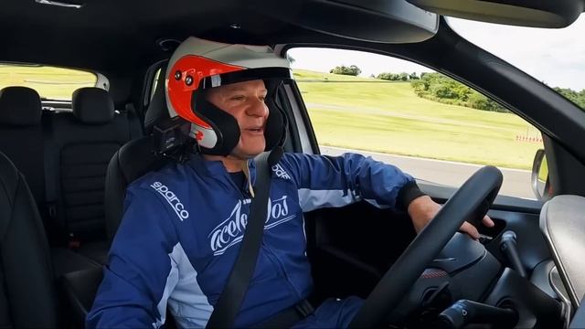 PULSE ABARTH NA VOLTA RÁPIDA! Esportivo de 185 cv é MUITO mais rápido que o Pulse normal de 130 cv? смотреть онлайн