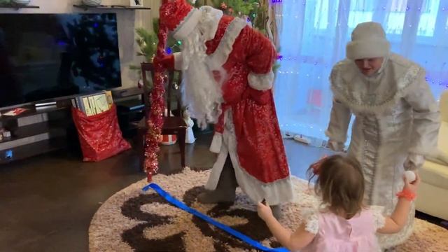Дед Мороз и Снегурочка у нас в гостях смотреть онлайн