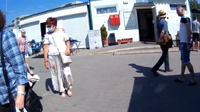 Барахолка на рынке в Гданьске, Польша. смотреть онлайн