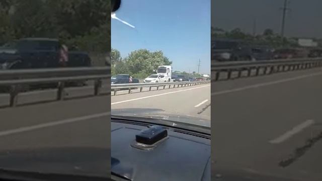 Пробка на море в, Понедельник, Горячий ключ. смотреть онлайн
