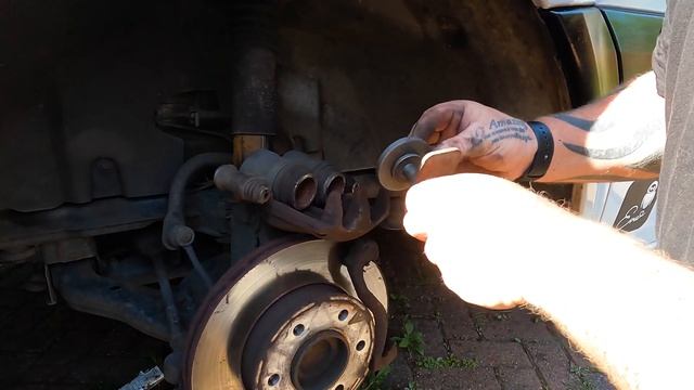 How To REPLACE Brake Pads On A VW Crafter Van смотреть онлайн