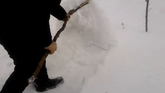 Самодельная лопата для снега. Изготовление в походе. смотреть онлайн