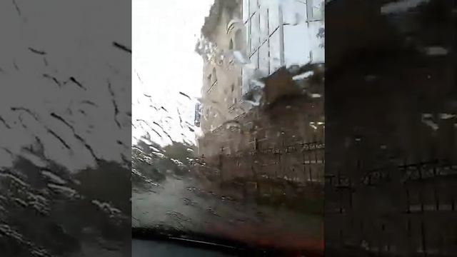 И снова ливень. Даже дворники в машине не справляются. смотреть онлайн