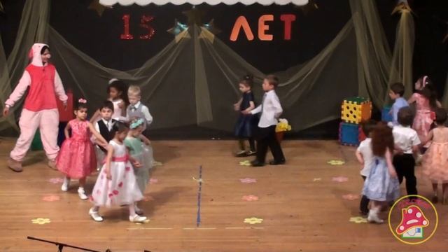 Танец "Прощаемся мы с детским садом" | Daycare "TEREMOK" 2016 смотреть онлайн
