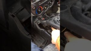 Снятие накладки центральной консоли шевролет спарк