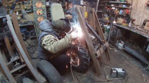 КАКАЯ разница в цене? Сделал переднюю навеску на ПОМОГАТОР ГИДРОХОД.Минитрактор погрузчик .