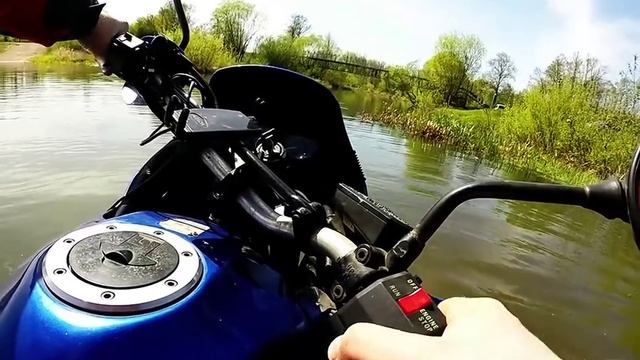 Почти утопил Kawasaki KLE смотреть онлайн