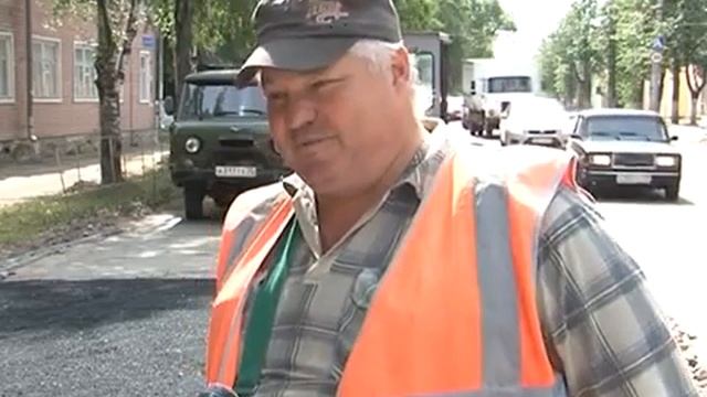 В Вологде полным ходом идет ямочный ремонт дорог смотреть онлайн
