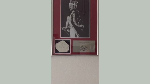 Queen - Autograph Collection - Freddie Mercury - John Deacon - Brian May - Roger Taylor смотреть онлайн