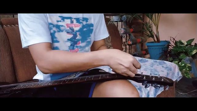 Restringing my Electric Guitar смотреть онлайн