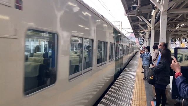 12.11.2023 года.СЕНСАЦИЯ!!! Прибытие старого экспресса маршута «Ито-Йокогама» на станцию Ито. смотреть онлайн