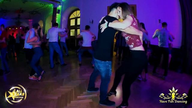 Bachata social dance by Chen Jin & Šárka Morávková at All Stars Festival, Budapest смотреть онлайн