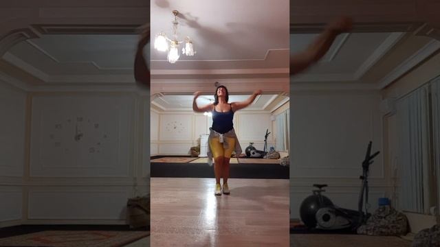#ZUMBA КАВКАЗ ???❤?? экспромт..))) изучаем энергетику танца и движения ??? смотреть онлайн