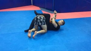 Болевой из гарда в положении снизу ( базовая техника, тренировка Мма).