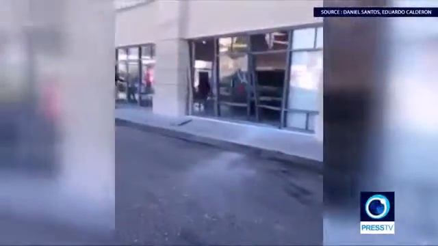 Гневный клиент въехал в салон смотреть онлайн