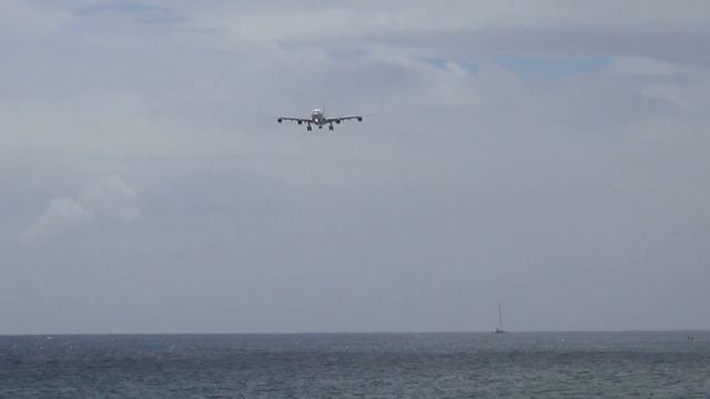 Go-around of Air France Airbus A340 at Princess Juliana Airport - St. Maarten смотреть онлайн