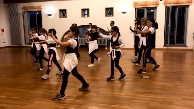 "Kids Dance" - Toca Toca - Fly Project смотреть онлайн