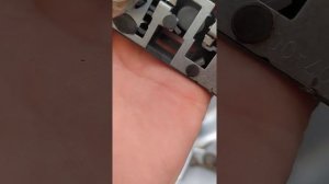 Когда неправильно работают поворотники при нажатие педали тормоза.