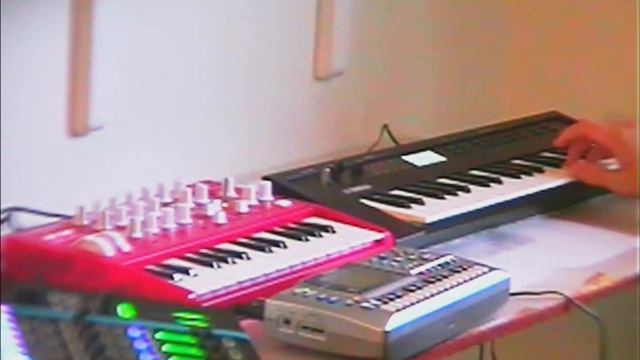 Microbrute, QY-100 & Reface DX jam - VHS & Cassette tape recording rig смотреть онлайн