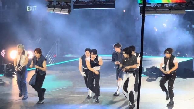 [FANCAM] 8-20-23 KCON LA 2023 Day 3 Stray Kids - S Class смотреть онлайн