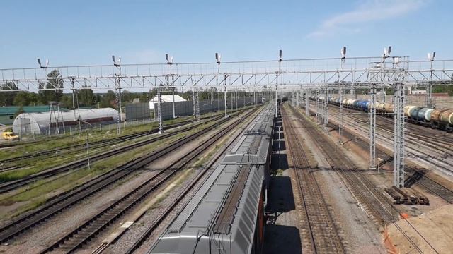 "Сработала реакция!" Электровоз ВЛ10-638 с грузовым поездом, станция МГА смотреть онлайн