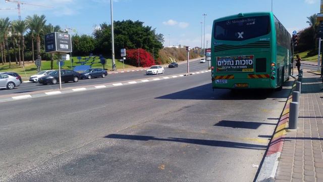 New Mercedes Benz Oc500 of Egged Bus Cooperative on Route 501 at HaSira Junction in Hertzliya смотреть онлайн
