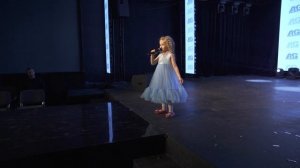 Гречищева Майя , ученица Вокальной Школы Марины Корвин, выступление 11 декабря.mp4
