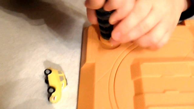 Игрушечный шиномонтаж Тачки. Лавка Луиджи. Luigi’s Tire Shop Disney Cars. смотреть онлайн