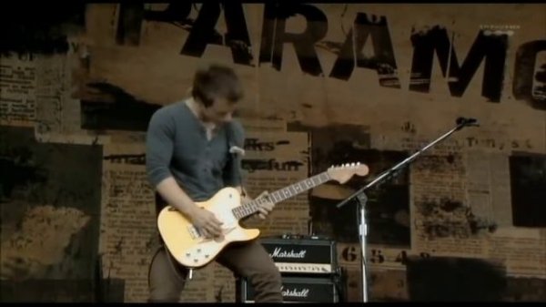 ? Paramore- Decode [LIVE IN JAPAN 2009 - SUMMER SONIC] ?