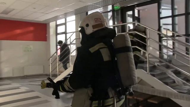 В Екатеринбурге ликвидировали условный пожар на стадионе «Калининец» смотреть онлайн