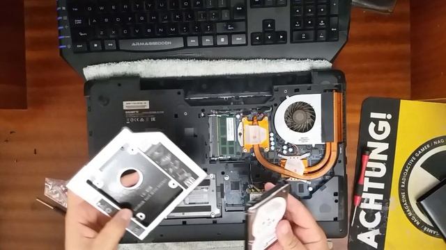 Replace laptop dvd rom with hardrive on RTL8723BE Gigabyte P7 смотреть онлайн